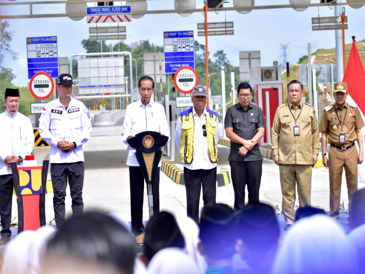 Presiden RI Joko Widodo Menghadiri Peresmian Jalan Tol Bangkinang-XIII Koto Kampar di Kampar Riau.