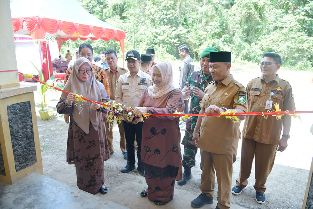 Bupati Mendorong Pemerataan Pendidikan dengan Meresmikan SMPN 4 Rupat Utara