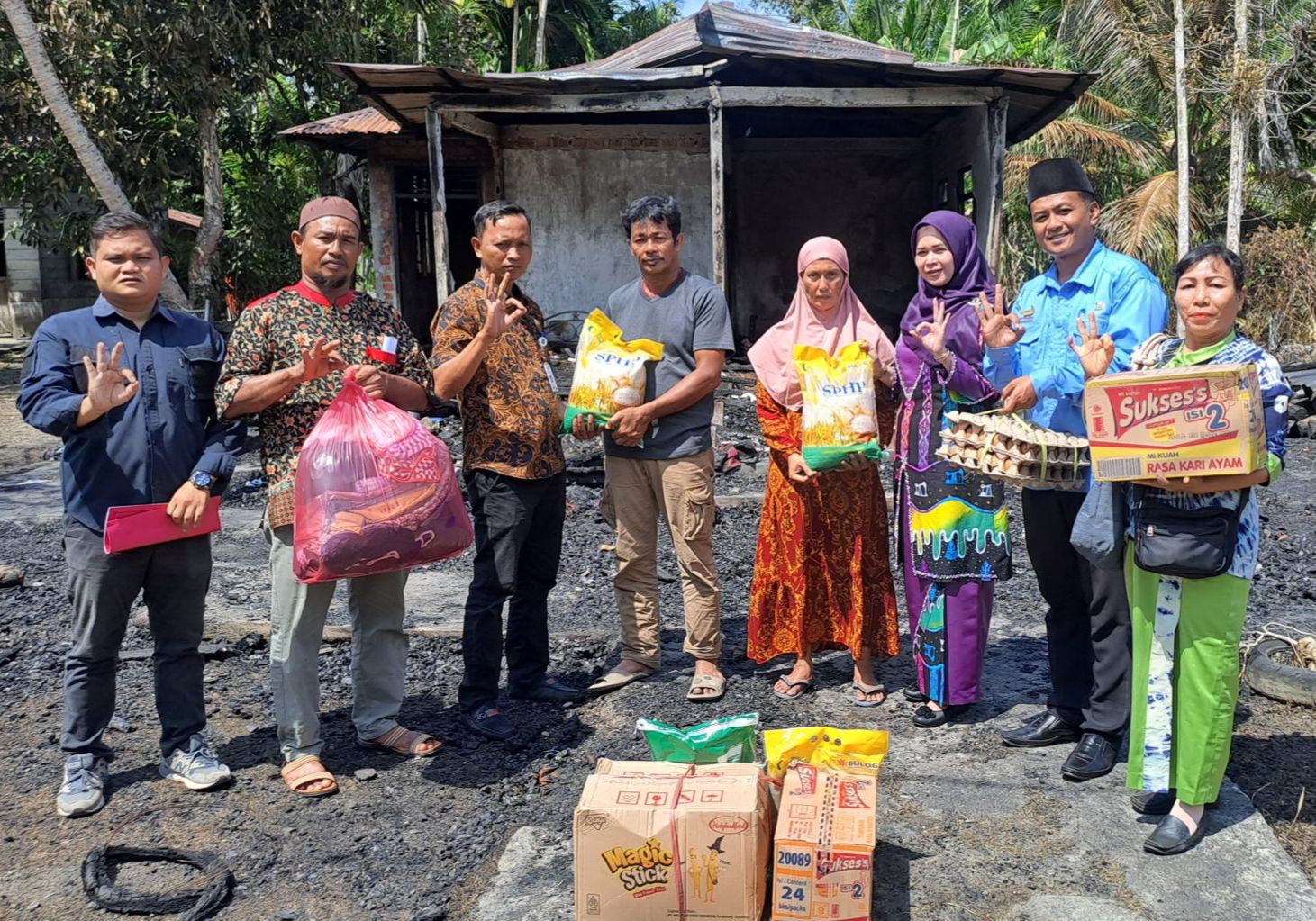 Dinsos Tanggap Cepat Salurkan Bantuan untuk Korban Kebakaran Rumah di Desa Sungai Batang