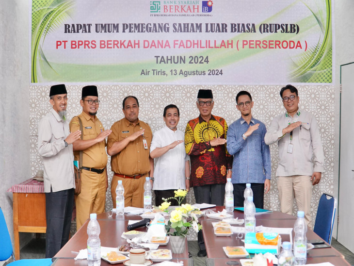 Asisten II Suhermi ST Hadiri RUPS PT. BPRS Berkah Dana Fadhlillah (Perseroda)