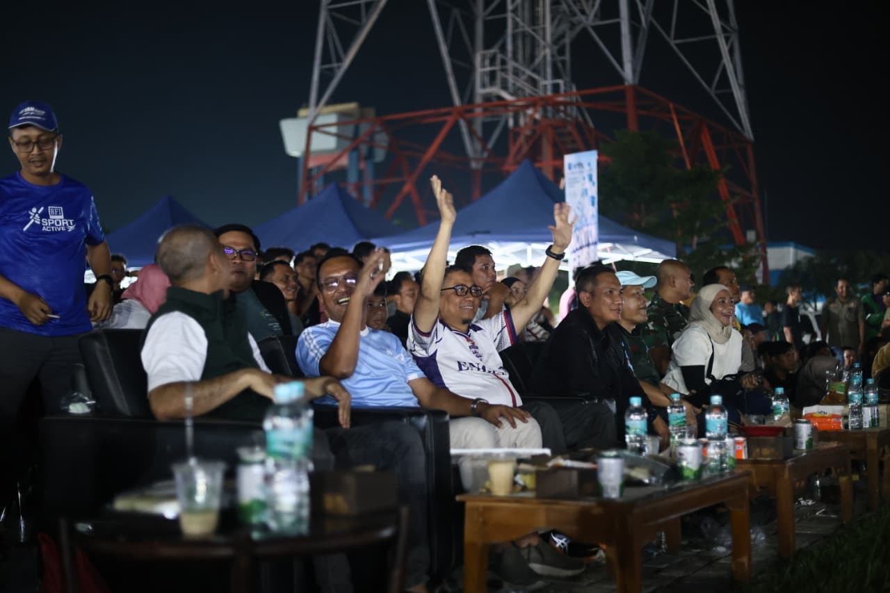 Wawako Pekanbaru Ikuti Nobar Piala Dunia Bersama Masyarakat di Payung Sekaki