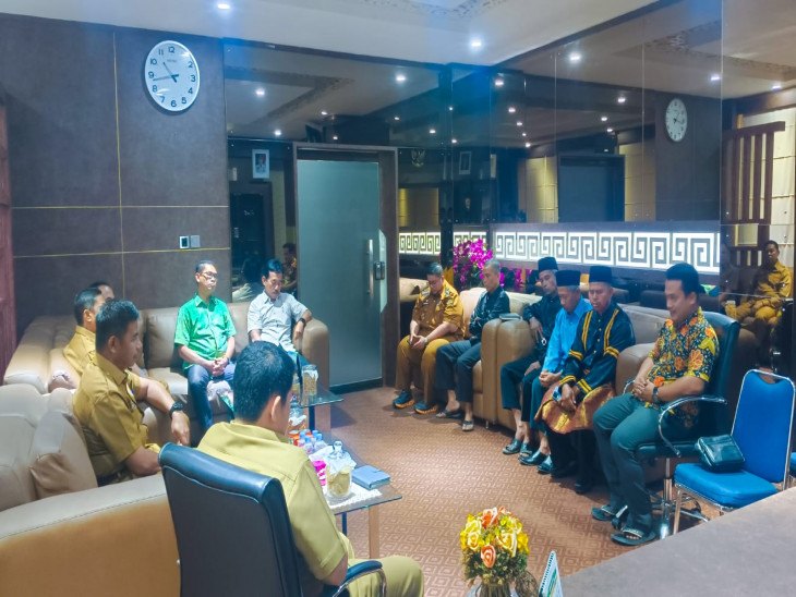 Bupati Kampar Fasilitasi Penyelesaian Konflik Desa Koto Aman dengan PT Buana Wira Lestari