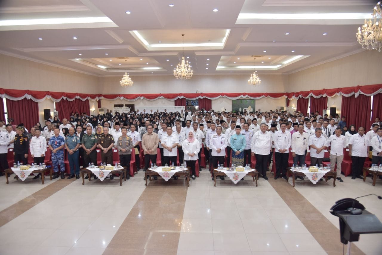 Bupati Kasmarni Hadiri Peluncuran dan Penandatanganan Pakta Integritas PPDB Tingkat SMA/SMK Tahun 2024