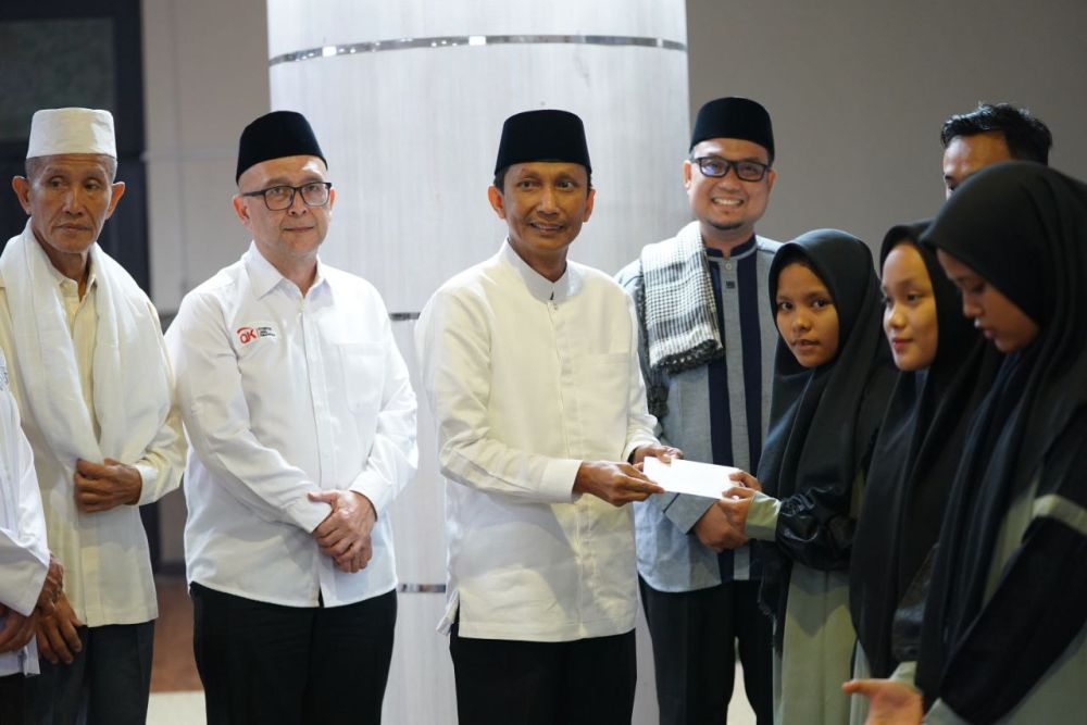 Pemerintah Provinsi Riau memberikan bantuan kepada 150 anak yatim