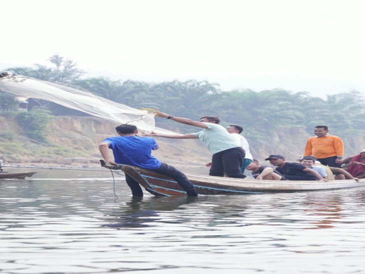 Ditandai Campak Jala Pertama Bersama Ninik Mamak, Bupati Kampar Dapatkan Ikan Baung di Mancokau Tanjung Belit
