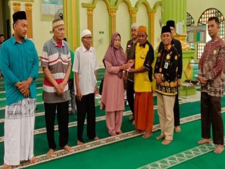 Baznas Kampar Membagikan Zakat Sebesar Rp.1,09 miliar