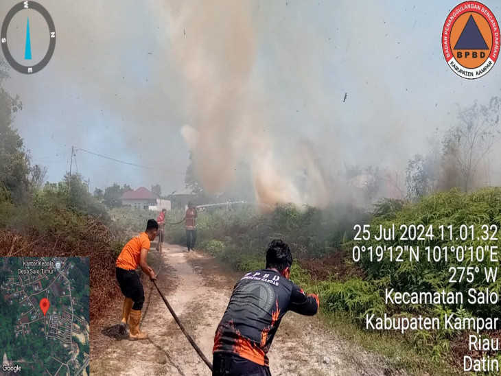 Dibantu Heli Water Boom, BPBD Kabupaten Kampar Kembali Padamkan Kebakaran Lahan di Desa Salo Timur dan Desa Salo.