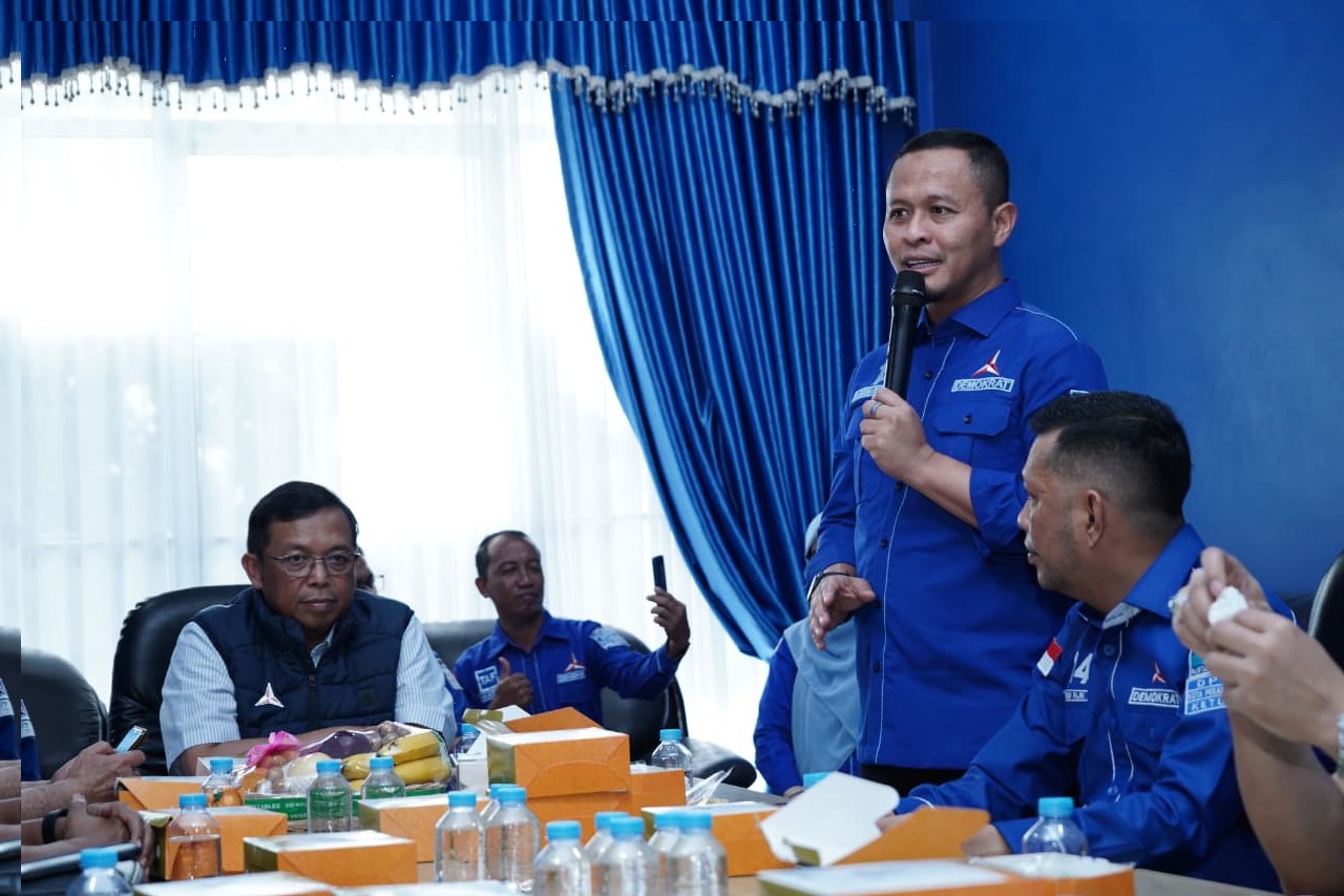 Jalin Silaturahmi, Sekjen Herman Tinjau Langsung Sekretariat DPC Pekanbaru