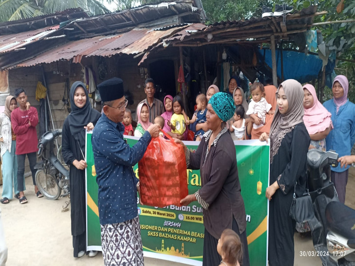 Bulan Suci Ramadhan, Baznas Kampar Memberikan Takjil kepada 185 Mustahik