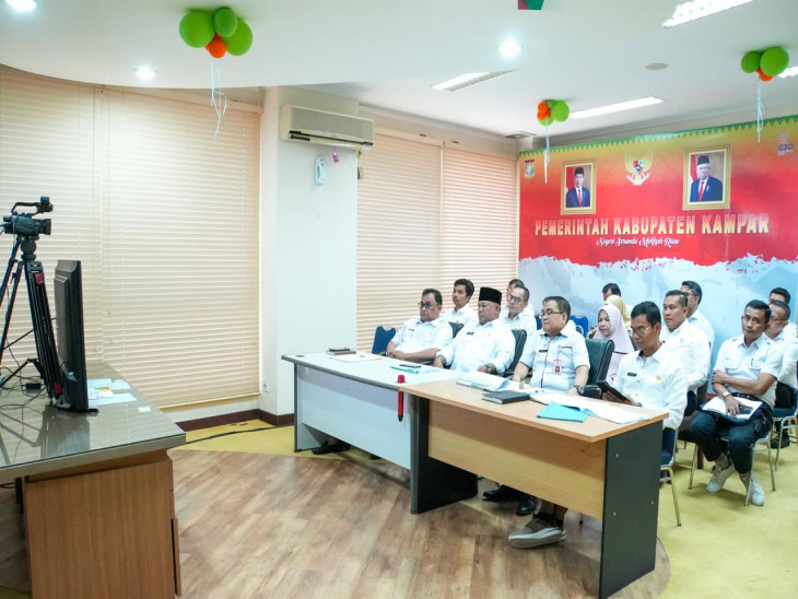 Pemkab Kampar Meningkatkan Sinergitas dengan Mengikuti Zoom Meeting yang Berkaitan dengan Penajaman Tata Kelola Pemerintahan dan Peluncuran MCP KPK 2024