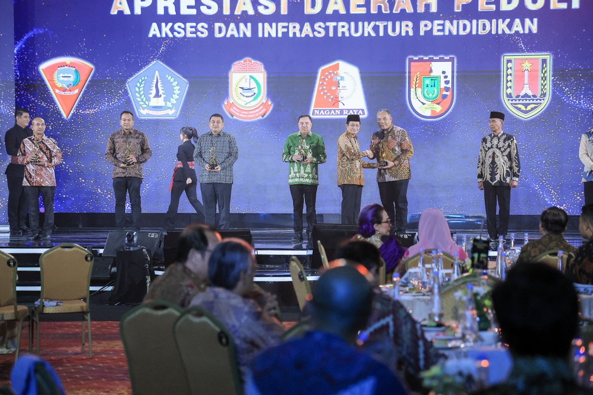 Wali Kota Pekanbaru Agung Nugroho Raih Penghargaan Peduli Akses dan Infrastruktur Pendidikan 2026